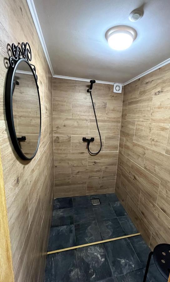 Flore'S Garden Glamping Bran  Esterno foto