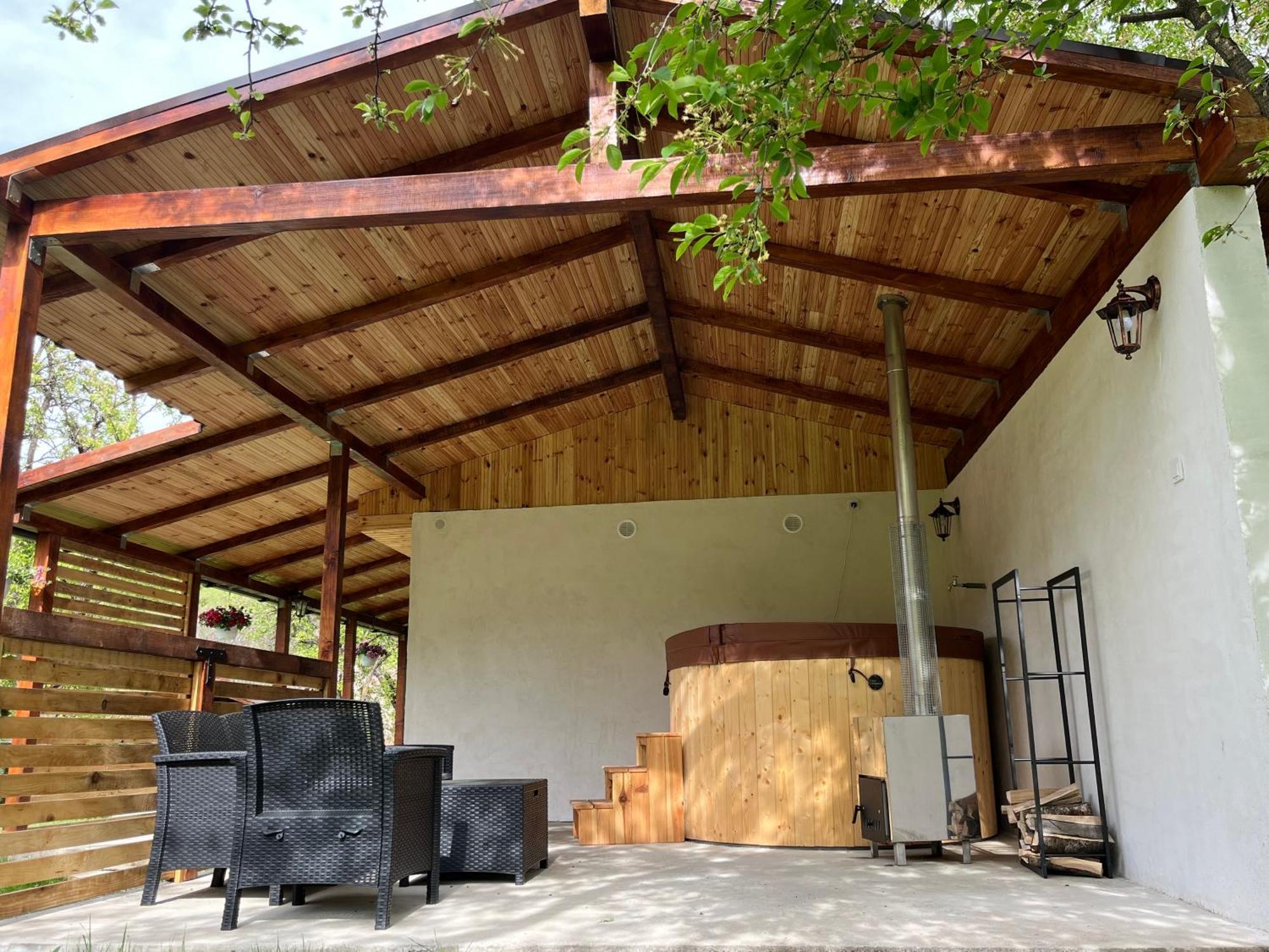 Flore'S Garden Glamping Bran  Esterno foto